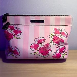 🌸🌸Victoria Secret cute toiletry bag🌸🌸